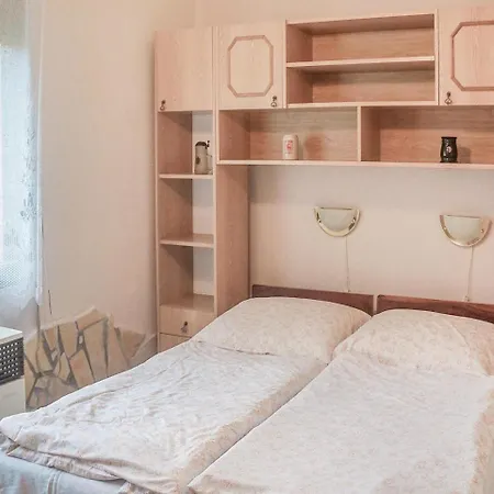 Two-bedroom Holiday In Балатонфёльдвар