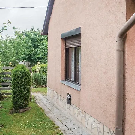 Two-bedroom Holiday In Балатонфёльдвар