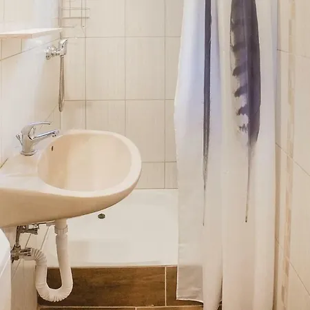 Two-bedroom Holiday In Балатонфёльдвар